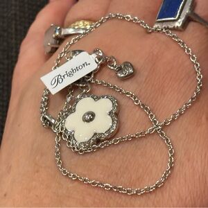 NEWFINALPRICE🔥NEW Brighton Silver and White Flower Pendant Necklace